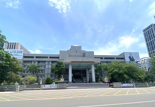 高雄王姓男子透过手游「传说对决」结识一名小六女童，王男利用赠送点数为由，要求女童拍裸照，判处有期徒刑2年，缓刑5年。（杨舒婷摄）