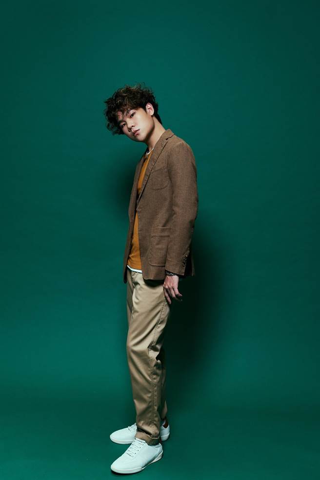 蔡明仁新歌〈遊子〉訴說離鄉背井打拼甘苦心境。（好朋友工作室提供）