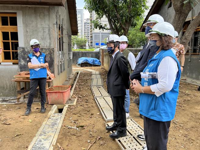 新竹市市议会3日赴将军村考察二期工程。（王惠慧摄）