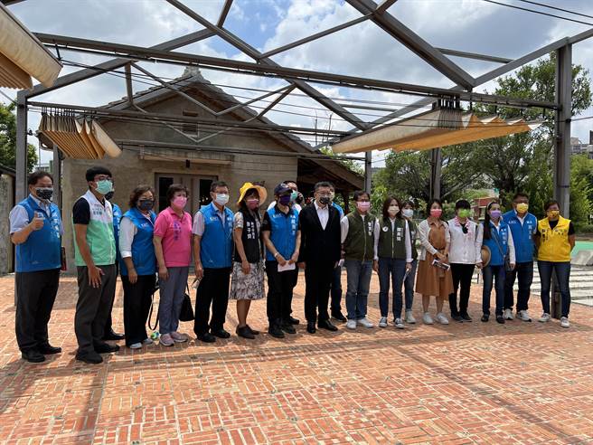 新竹市议会3日赴将军村考察二期工程进度，由议长许修睿带领议员进行实地现勘。（王惠慧摄）