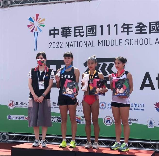 治平高中徐苡絜在全中运高女组田径3000公尺障碍赛，以10：36.19的成绩改写大会纪录夺下金牌。（治平高中提供／蔡明亘桃园传真）