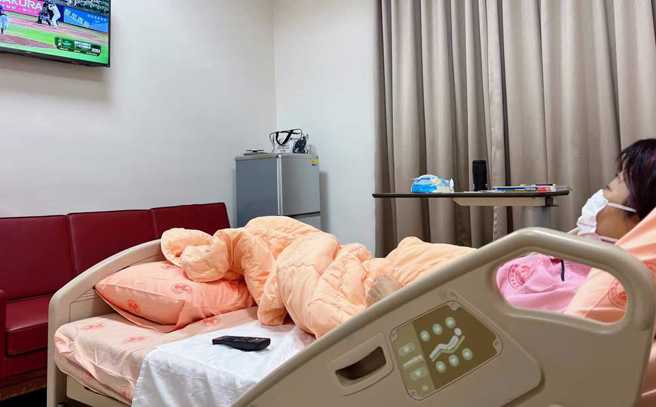 中國大陸宣布制裁措施後，盧秀燕人雖在醫院，但第一時間指示各局處了解產業情況，並制定因應措施。（圖／取自盧秀燕臉書）