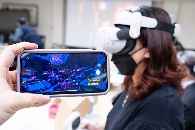 东吴大学通识教育中心于111学年度新学期开设「元宇宙设备入门技巧与应用」全校性选修课程及「从区块链到元宇宙：入门与商业应用」通识课程。(照片/东吴大学提供)