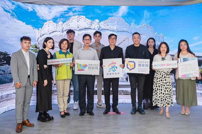 高市青年局媒合青年设计力介入户政美学改造。（柯宗纬翻摄）
