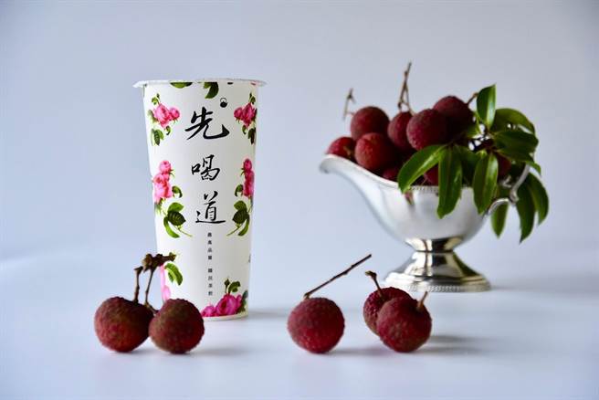 先喝道「四季春荔枝青」65元，12日前第二杯半价。（先喝道提供）