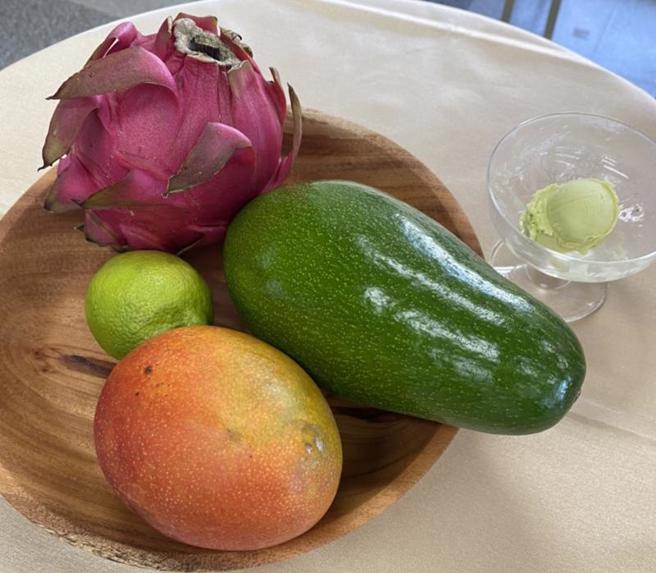 夏天為台東農產盛產季節，台東專科學校師生著手研發在地農產品冰淇淋與醬料，盼提高在地農產品附加價值，目前已研發出14種口味的義式冰淇淋，包含愛文芒果、酪梨雪酪、火龍果雪酪等風味，皆採用台東新鮮在地食材。（圖/ 中央社）