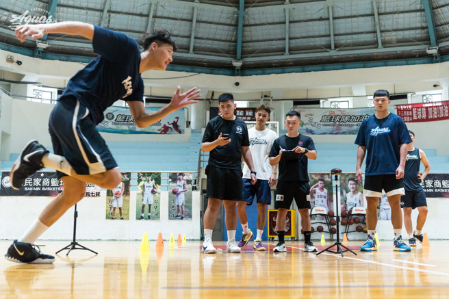 高雄全家海神隊開訓，球員鬥志高昂。（高雄全家海神提供）
