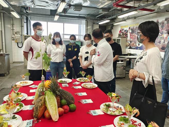 高市「職業訓練成果展」8／6將於駁二登場，圖為職訓畫面。（柯宗緯翻攝）