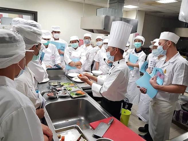 高市「職業訓練成果展」8／6將於駁二登場，圖為職訓畫面。（柯宗緯翻攝）