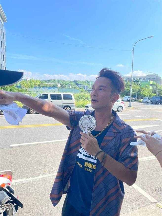 高山峰在台8饰演台客，活灵活现。（摘自高山峰脸书）