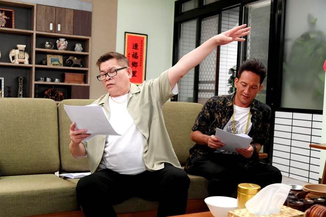 高山峰（右起）和澎恰恰第一次合作演父子。（资料照片）