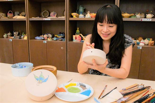 莺歌陶瓷博物搭配「职人疯」主题再推出「手作职人疯」系列课程，开放即秒杀额满。（蔡雯如摄）