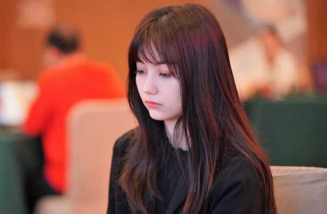 黑嘉嘉长相漂亮，对围棋充满热爱。（图／黑嘉嘉Instagram）