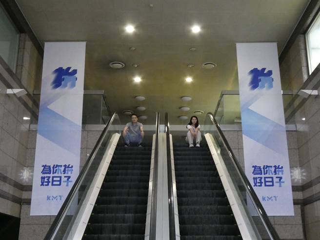 國民黨全代會28日登場，屆時將舉辦縣市長提名造勢大會，由黨主席朱立倫為黨提名參選人親授戰旗。只是原規畫以電腦動畫「拼」台灣的造勢形式，今下午確定改為「強棒出擊」，以球棒作為守與戰旗信物，盼所有參選人接力揮全壘打。（周志豪攝）