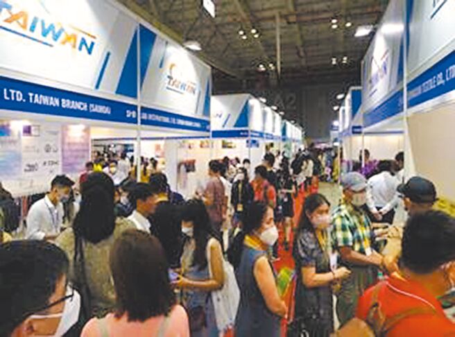 2022年越南西贡纺织及制衣工业展览会台湾馆参观人潮络绎不绝。图／纺拓会提供