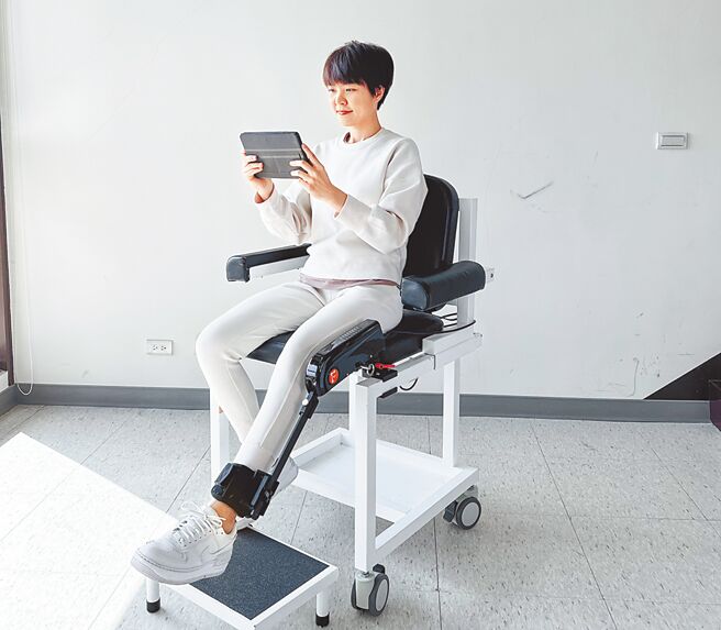 以數據化、可視化方式輔助患者更精準地進行復健，可大幅提升效率；圖為福寶科技NimBO系統。圖／業者提供