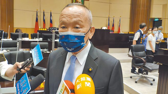 苗栗县长徐耀昌昨天被要求针对坤舆案道歉，但他强调过程依法行政，不知道为何需要道歉。（李京升摄）