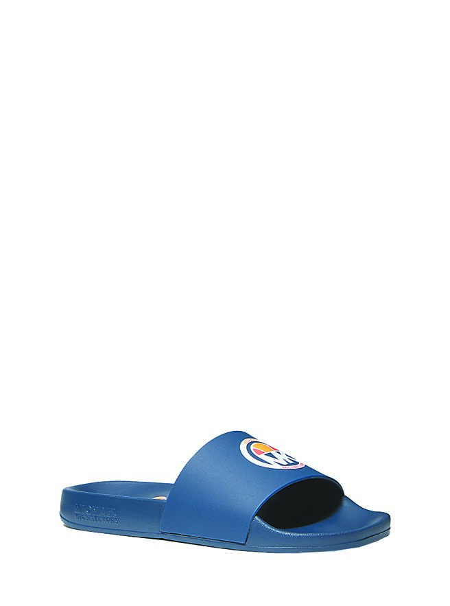 Michael Kors x ellesse海军蓝拖鞋（女士），3500元。（Michael Kors提供）