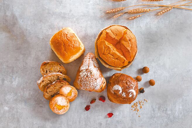 看准台湾人口转向小家庭型态，6款吴宝春麵包以小尺寸贩售。（棉花田提供）