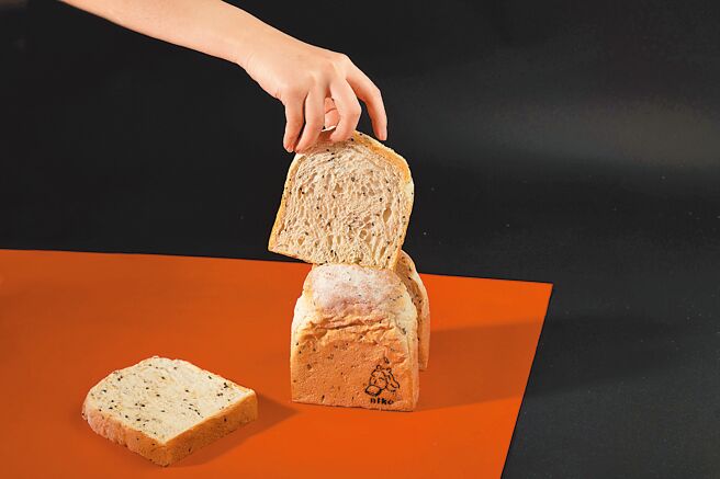 蜂蜜芝麻冠军生吐司强调溼润软绵、甜而不腻。（日香提供）