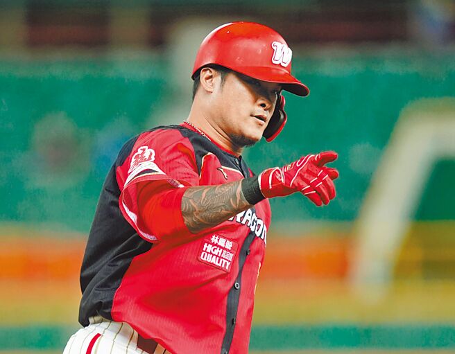 味全龙林智胜在3局上敲出满贯炮助队先驰得点，本季第6轰、生涯第295支全垒打出炉。（味全龙提供）