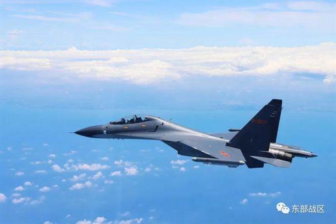 共军东部战区全天候位于台湾周边海空域，组织实战化联合演训。（央视新闻）