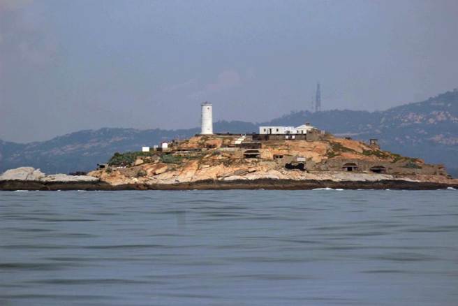 共军无人机昨夜扰金门 ，一度飞越北碇岛，金门当地民眾浑然不知，淡定表示较担心在台家人。(李金生摄)