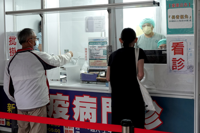 新冠肺炎疫情持续中，累计台湾至今的本土确诊人数已逾463万、死亡人数超过9千人。（本报系资料照）