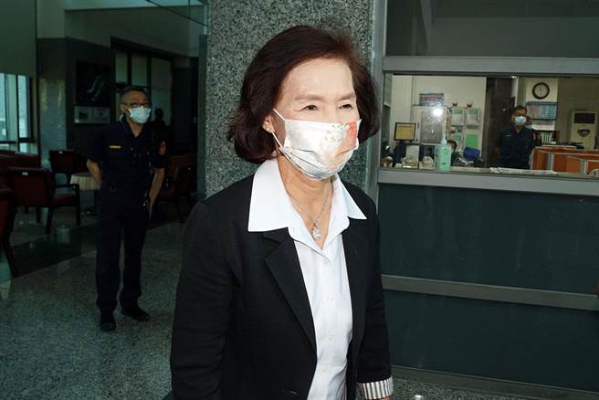 宜蘭縣長林姿妙4度赴地檢署應訊，離開地檢署前她強調清白。（李忠一攝）