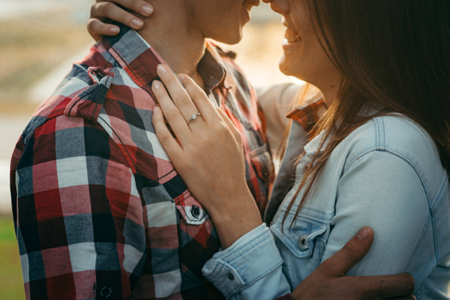 狮子座、白羊座、水瓶座、射手座七夕情人节前后恋爱能量爆棚。（示意图／Shutterstock）