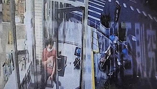 37岁李姓男子凌晨在超商内搭讪女子不成，竟当场性侵，3个小时后还回到现场行窃，遭员警逮捕，高雄地检署侦结后依《妨害性自主罪》起诉。（本报资料照片）