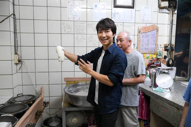 邰正宵首次單挑主持人。（三立提供）