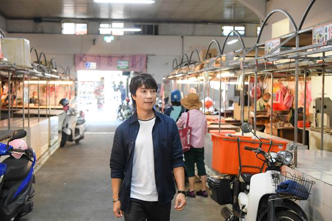 邰正宵深入宜蘭、南投各地。（三立提供）