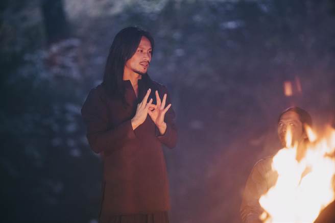 姚淳耀饰演教主洗涤信眾心灵。（络思本娱乐制作提供）