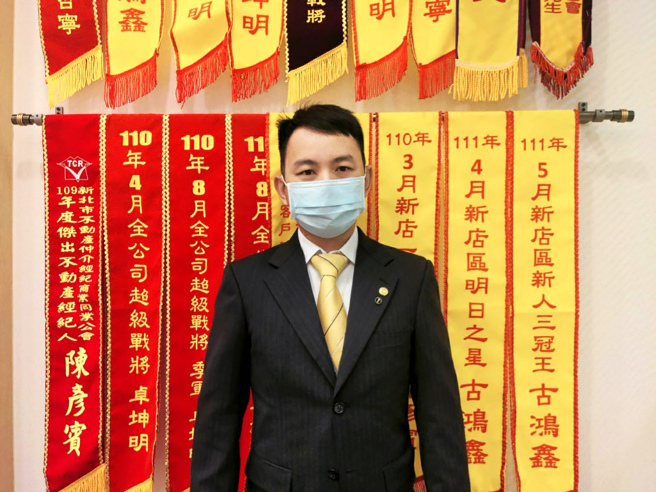 新人也能拿奖励!入职不到一年的古鸿鑫经纪人也获得海外旅游奖励。图∕永庆房屋提供