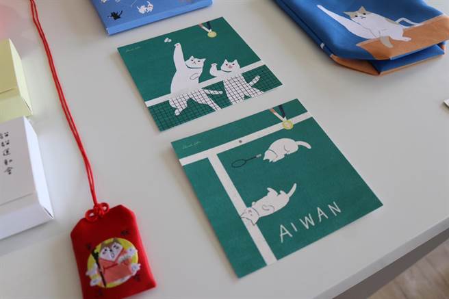 灰尘鱼在东奥时将猫的动作习性与运动选手结合，其中「猫咪版圣筊」流量爆棚。（蔡明亘摄）