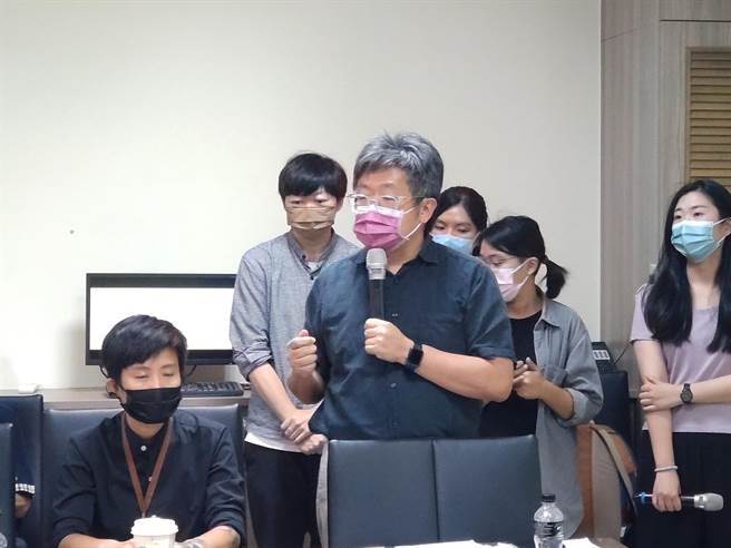 基隆市都发处处长徐燕兴表示，未来社宅也将整合共享单车系统，结合附近的河岸环境及生活机能。（张志康摄）