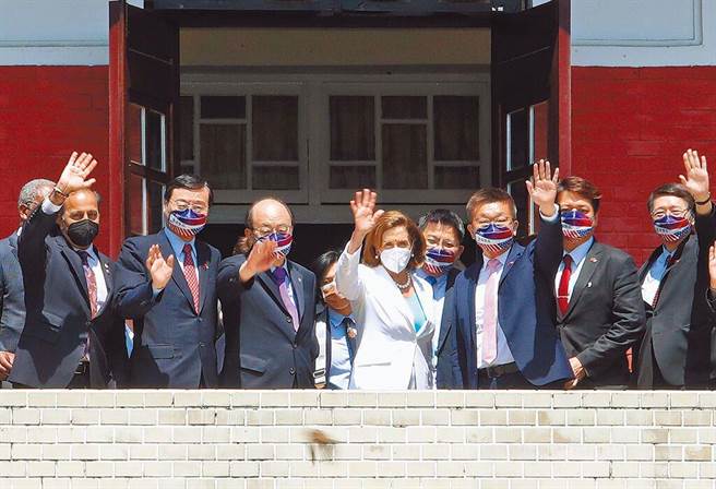 裴洛西因个人强烈意志及歷史使命感驱使，仍然到台湾访问，这种不顾后果的作法，触怒中国大陆却由台湾承担苦果。（本报资料照）