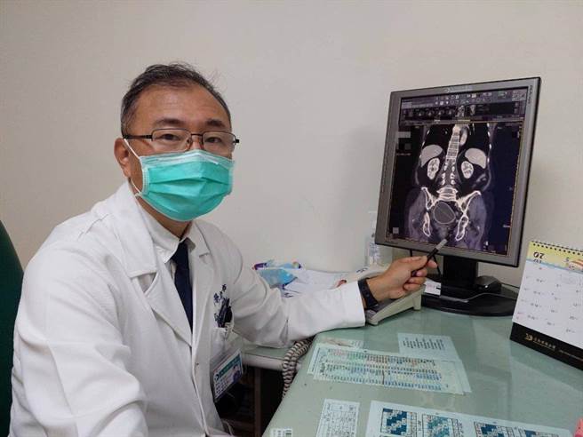 刘荣启主任提醒妇女，子宫化脓可能是癌症的前兆，若出现症状时一定要及早就医。（大千医院提供／李京升苗栗传真）