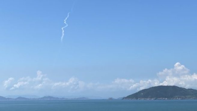 一名人在马祖北竿的网友分享解放军军演的现场画面。（翻摄自PTT）