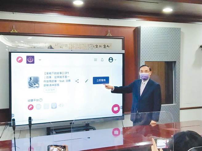 美國眾議院議長裴洛西訪台，知名超商遭駭出現抗議裴洛西字樣，法務部長蔡清祥3日表示，刑事局已接獲業者報案偵辦中。（陳志賢攝）