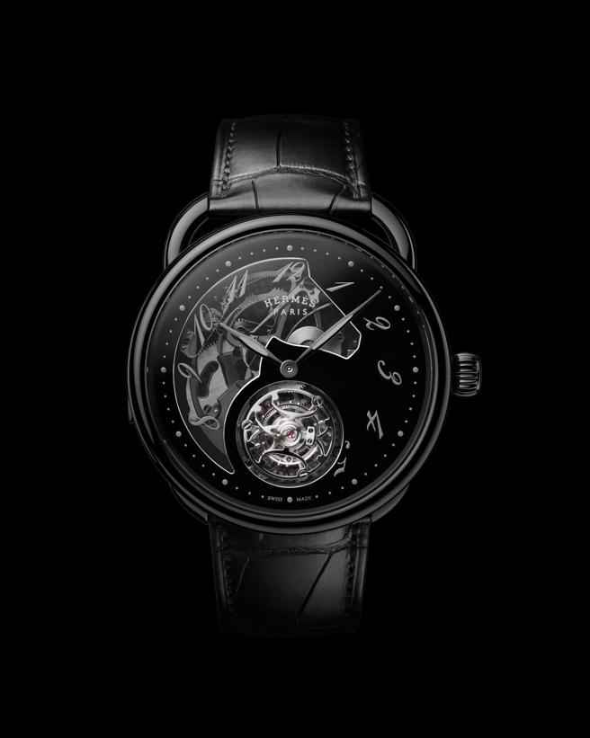 爱马仕Arceau陀飞轮三问SO BLACK腕表，784万7900元。（HERMES提供）