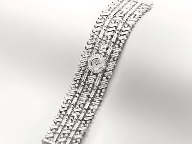 爱马仕Faubourg Polka HJ Cuff顶级珠宝钻表。（HERMES提供）