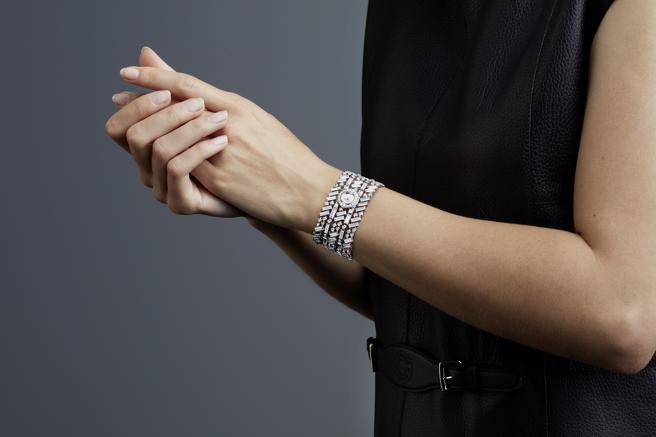 爱马仕Faubourg Polka HJ Cuff顶级珠宝钻表。（HERMES提供）