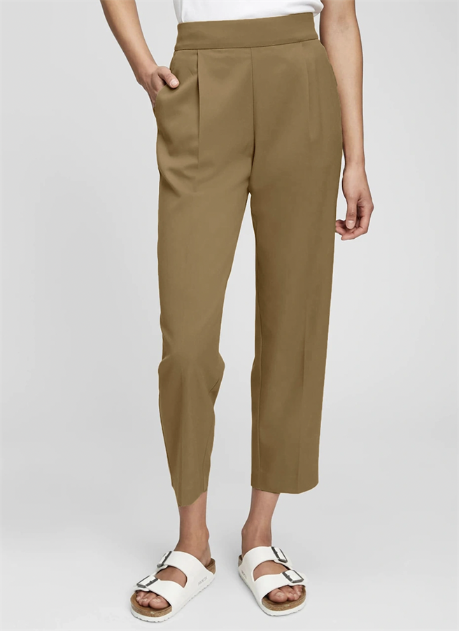 GAP斜紋布高腰修身九分褲，原價1499元。（摘自GAP官網）