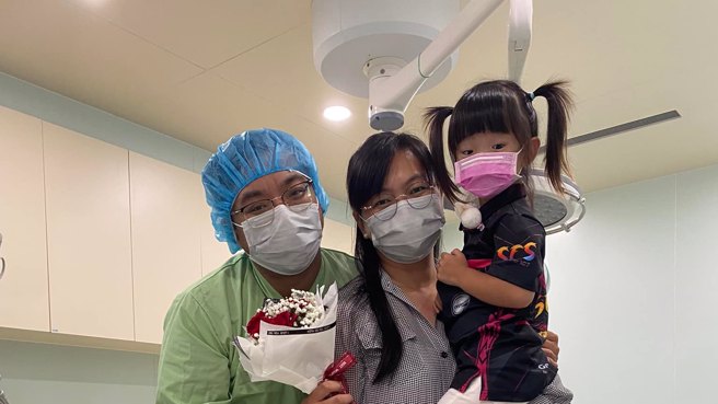 三宝爸在七夕这天把自己送进手术房。（翻摄自爆废公社二馆脸书）