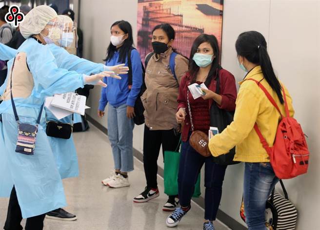 中央流行疫情指挥中心已在今年2月15日专案开放移工引进，截至7月底为止已调进8万4844名移工，其中看护移工仅有7502名。（报系资料照）