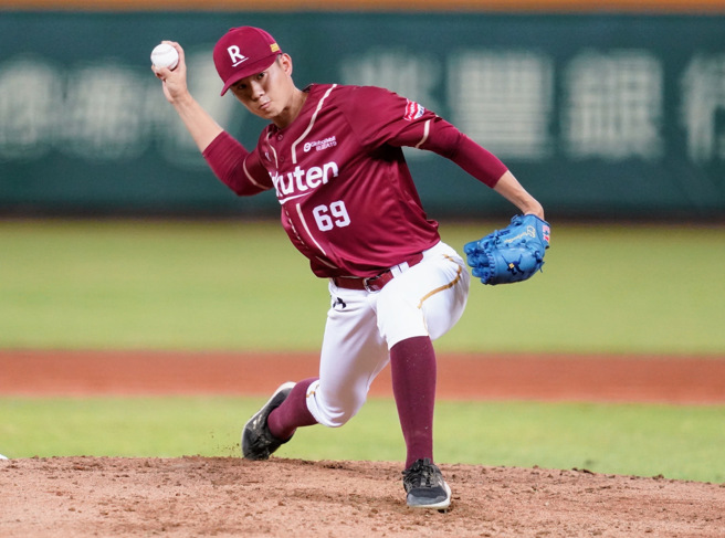 樂天桃猿黃子鵬主投7.2局僅失1分拿下本季第8勝。（樂天桃猿提供）