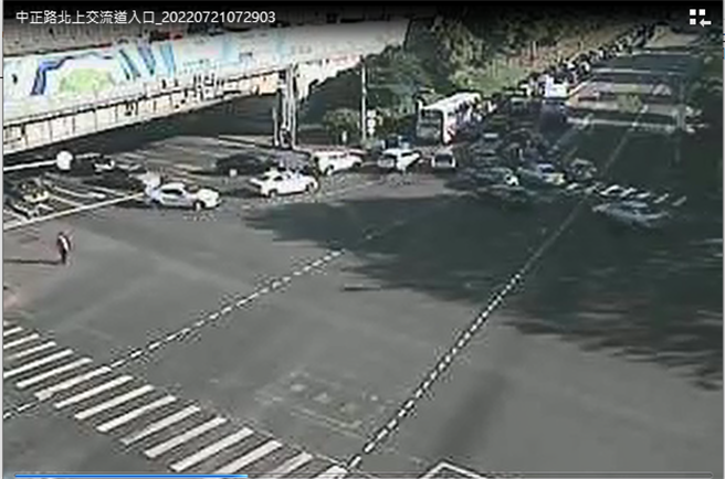 中正交流道调整前。（高雄市交通局提供／崔正纲高雄传真）