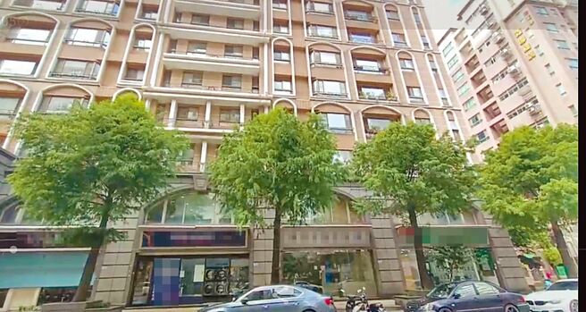 桃園市蘆竹區70歲王姓婦人疑似酒後出現幻覺，涉嫌持水果刀刺死90歲的蕭姓丈夫，警方到場後，王婦對於是否殺死丈夫說法反覆，一直到就醫後才清醒。（翻攝照片／賴佑維桃園傳真）